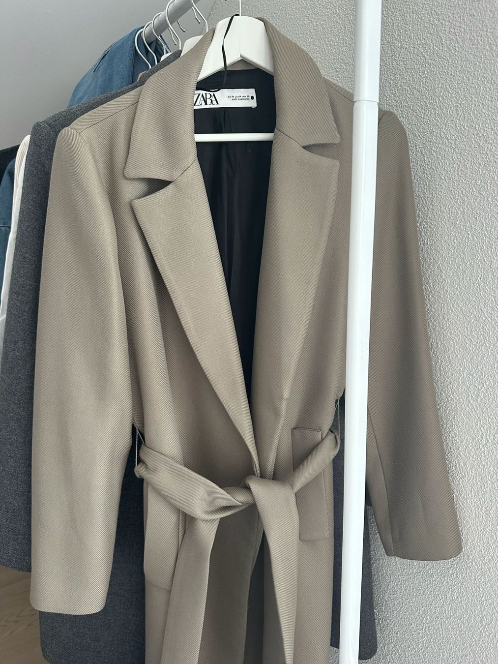 Zara Cappotti: Zara Mantel / Trenchcoat – Nuovo (secondo la descrizione) da Kriens venduto da tom_hjc5