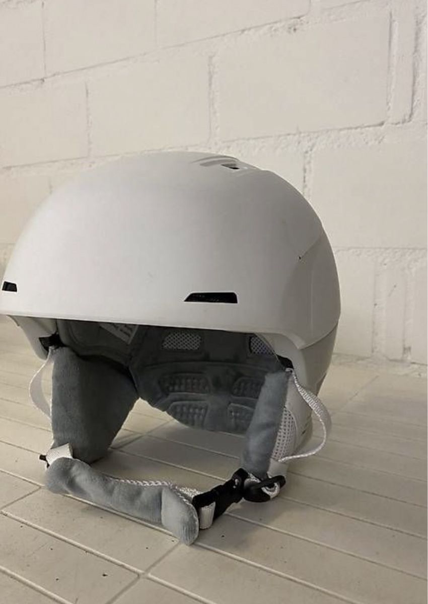 K2 Sci: Ski-Set Ski, Stöcke und Helm – Usato da Niederbuchsiten venduto da idontknow. 6