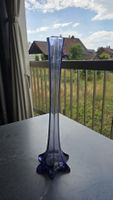 Glas Vase blau hohe schmale Form antik und gebraucht.