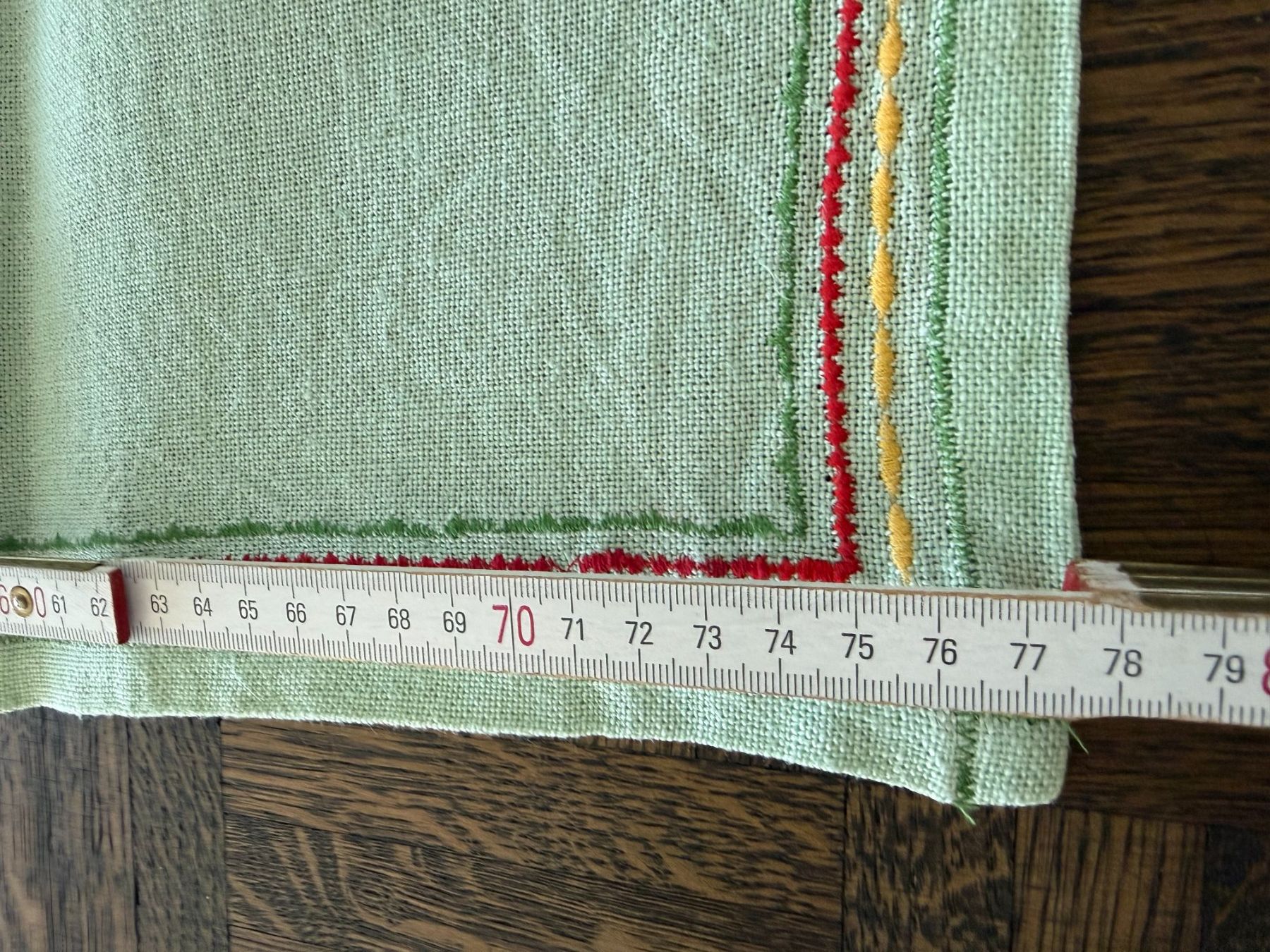 Altra biancheria da tavola: bestickte Tischdecke grün 86 x 77 cm Baumwolle oder Leinen – Usato da Subingen venduto da ArtBead 4