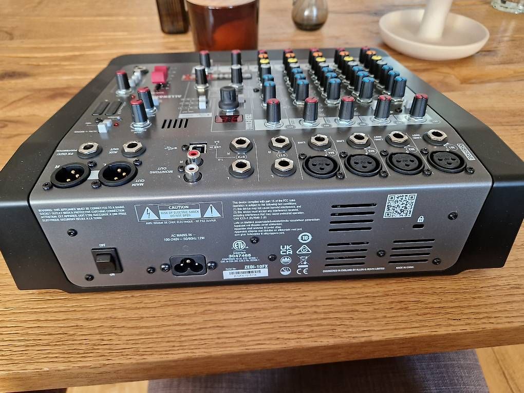 Console di mixaggio: Allen & Heath ZEDi-10 FX  – Usato da Chêne-Bourg venduto da tyraelx 2