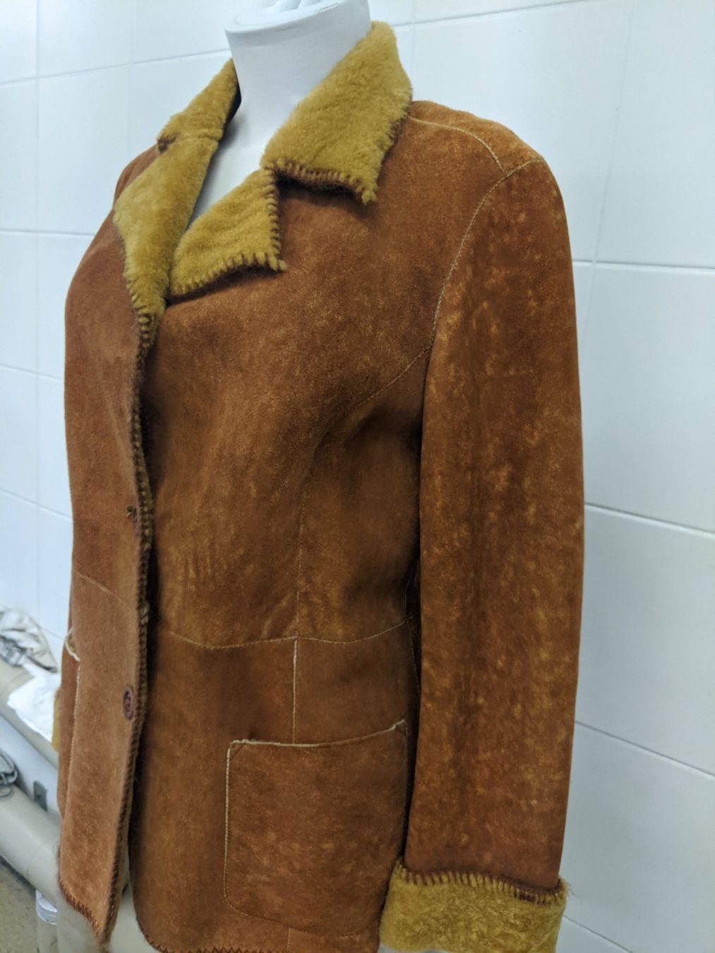 Cappotti: Lammfell  Mantel oder Blazer Gr 42 – Usato da Langnau am Albis venduto da Judithsebi 2