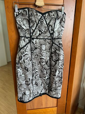 Exklusives Partykleid BCBGMAXAZRIA Snakeskin-Optik, Gr. 34