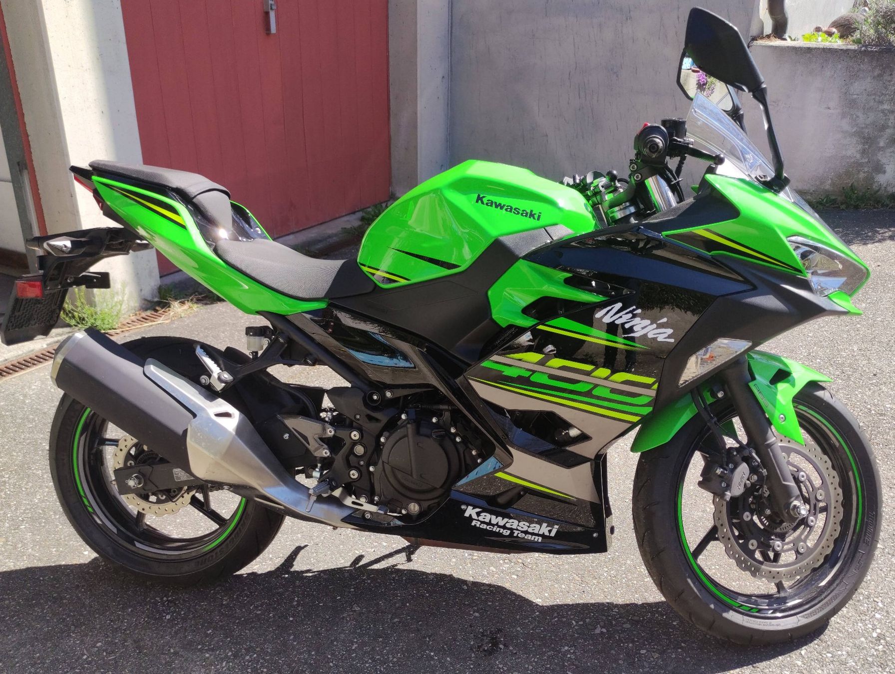 Kawasaki Strada: KAWASAKI Ninja 400 KRT ABS – Usato da Burgdorf venduto da LesPaulmtg