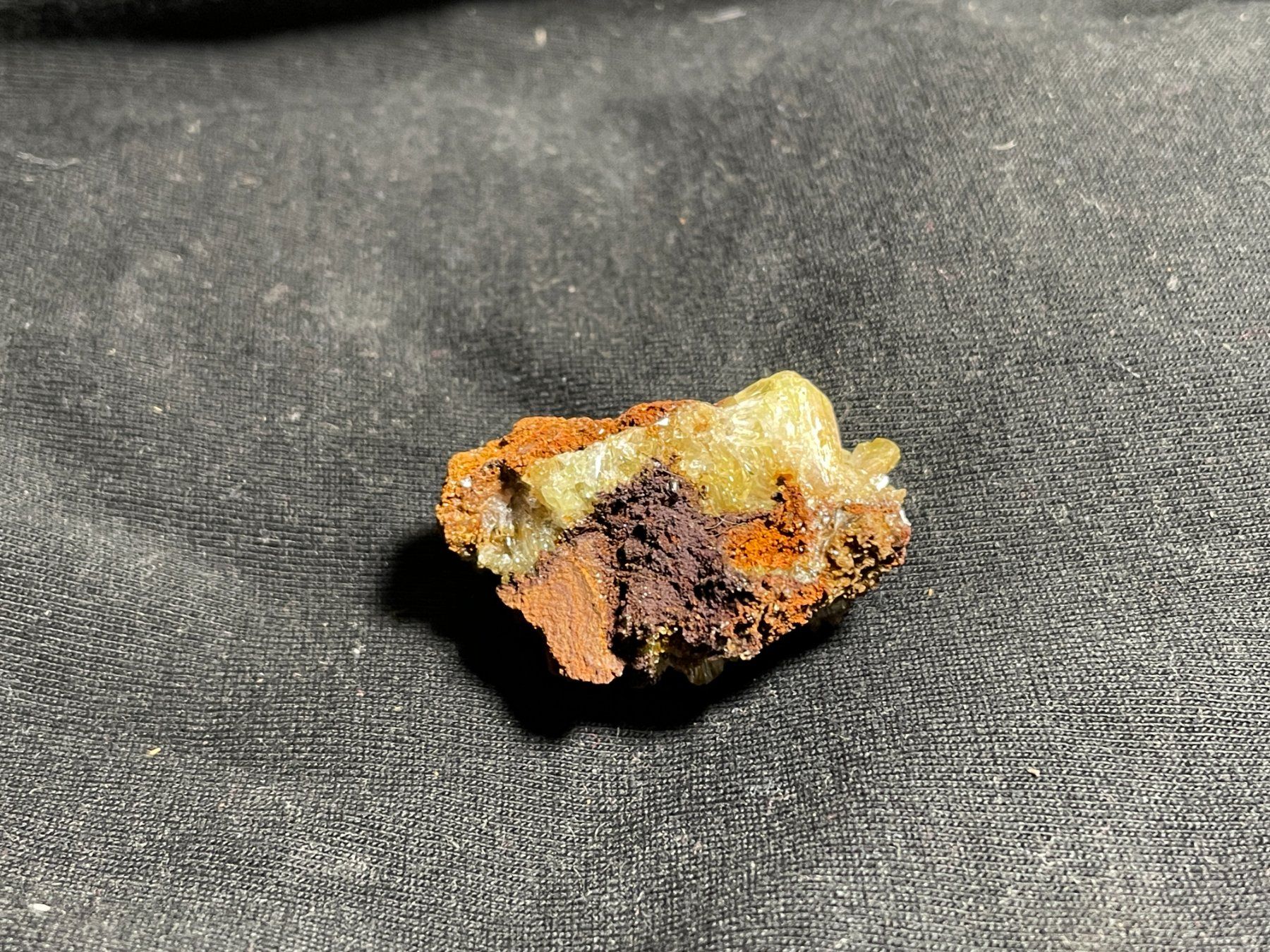 Mineralien & Heilsteine: Adamite - UV très fluorescent. – Neu (gemäss Beschreibung) aus Cernier von Gemy_Jam 7