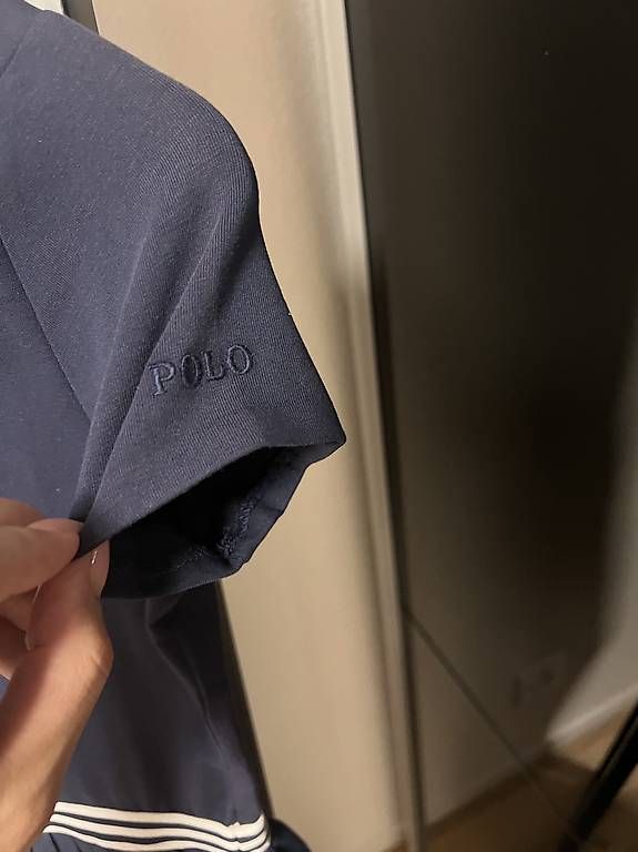 Vestiti: Robe Ralp Lauren & Karl Lagerfeld  – Usato da Bulle venduto da Preteni 1