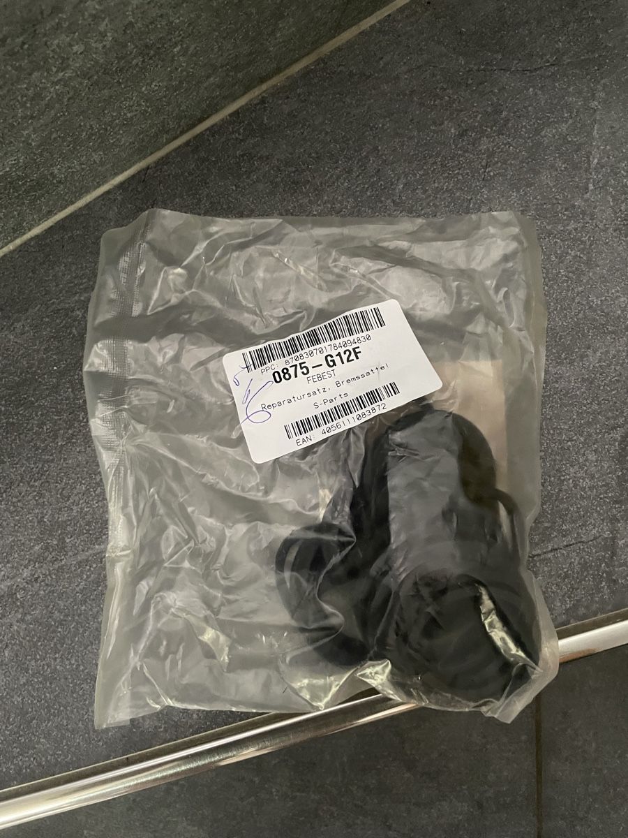 Subaru Tutti pezzi di ricambio auto: Dichtsatz Vorderachse Subaru STI Brembos – Nuovo e nell'imballaggio originale da Sax venduto da 17u_lq8l