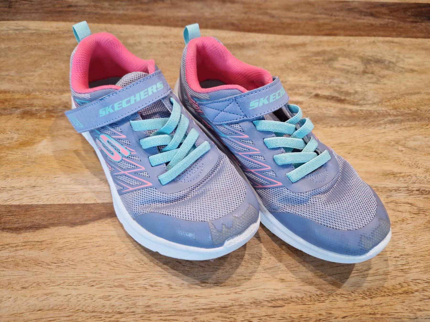 Skechers Schuhe für Mädchen: Skechers Kinder Turnschuhe, Grösse 34 – Gebraucht aus Trachslau von schumannmario