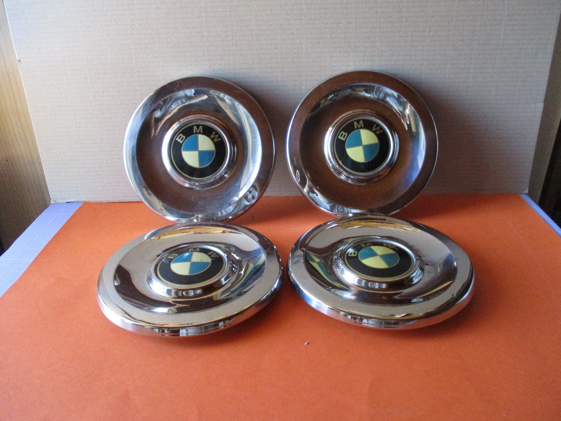 BMW Accessori per altri veicoli: 4  BMW   Raddeckel  -  ca. Ø  22 cm – Usato da Ottikon Gossau ZH venduto da hokuspokus 1
