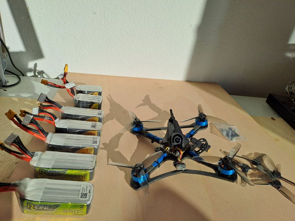 FPV, Tiny Trainer, race Drohne, 3 Zoll inkl. 7x LiPo 4s (Gebraucht) in ...