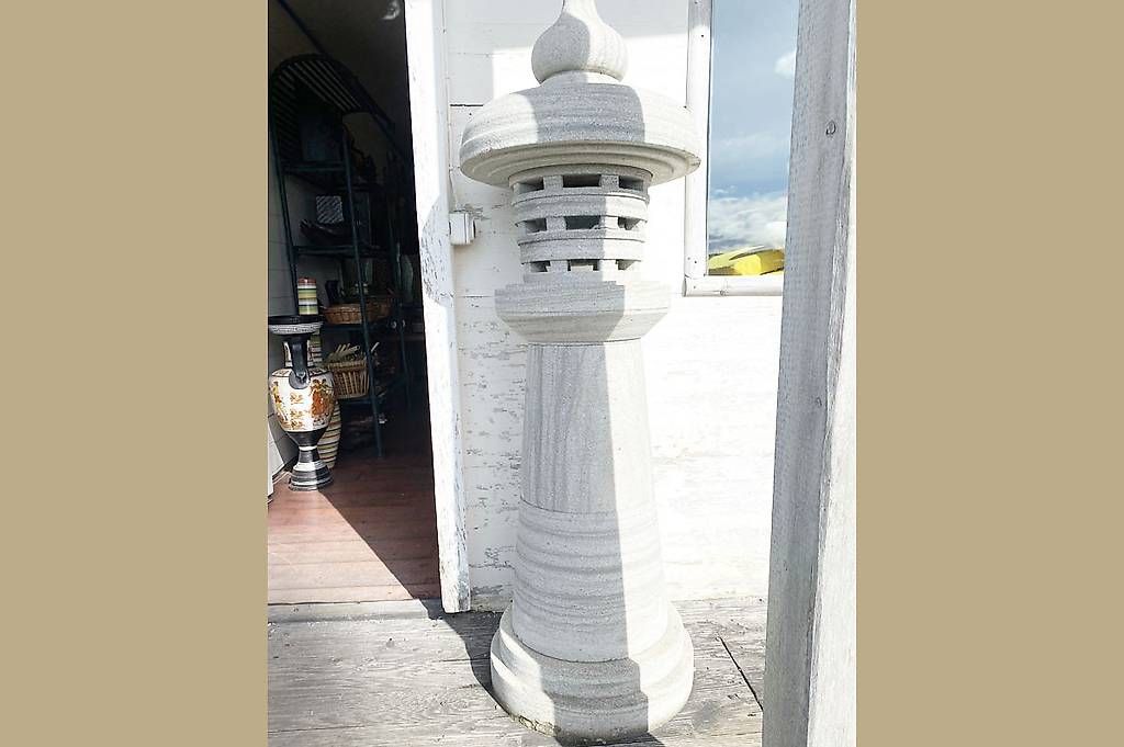 Steine & Dachziegeln: Grosse schwere Sandstein Säule Leuchtturm Lantern – Gebraucht aus Ballwil von ClassicGallery