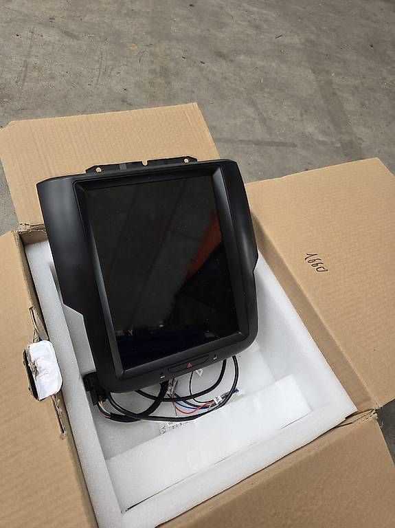 Radios: Dodge Ram Tesla Radio Style mit WLan – Gebraucht aus Breitenbach von Racespeed_Race 2