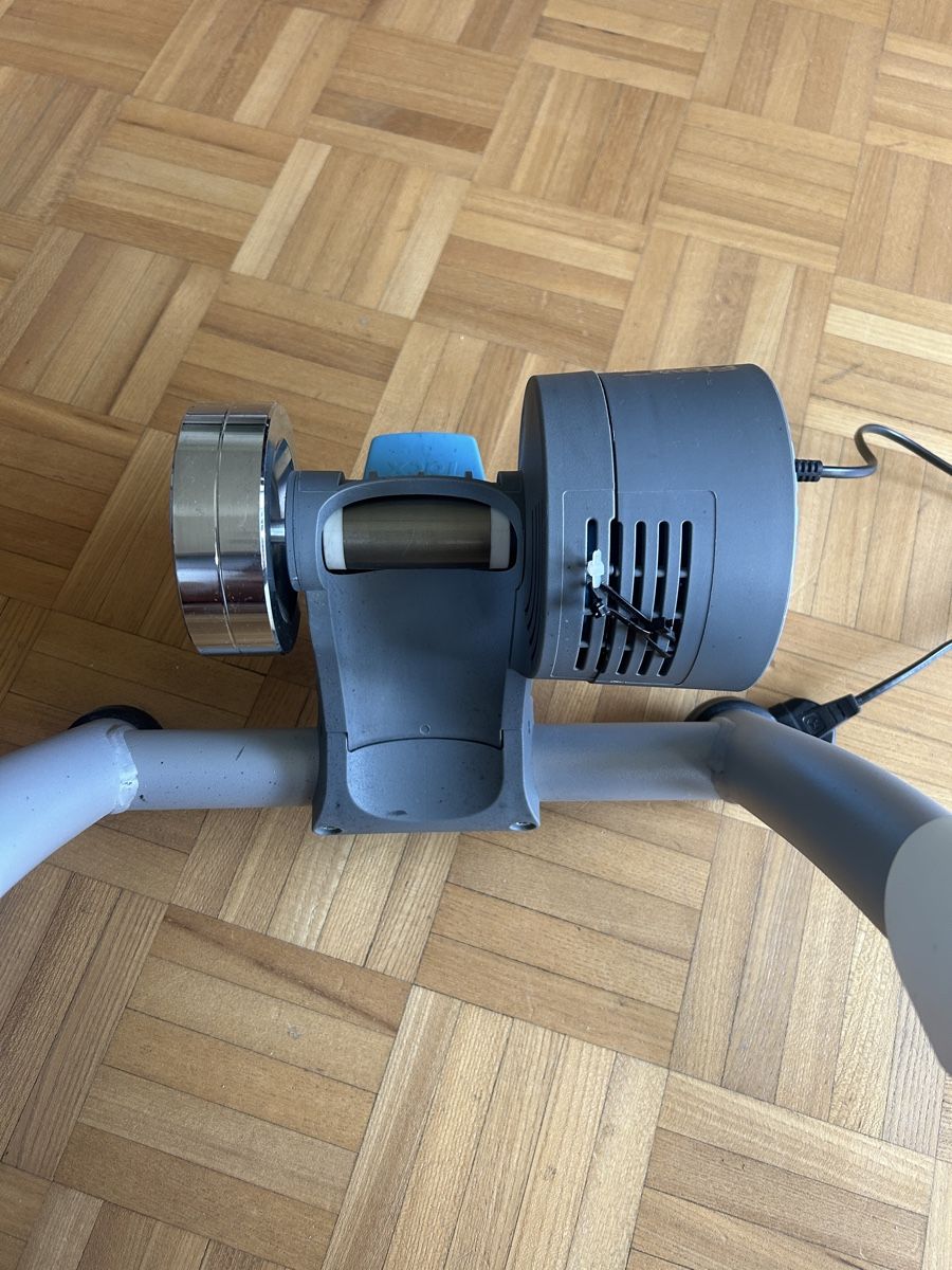 Tacx Hometrainer: Tacx Flow Smart Trainer with Front Wheel Riser excellent con – Usato da Zürich venduto da maj_7jnb 2