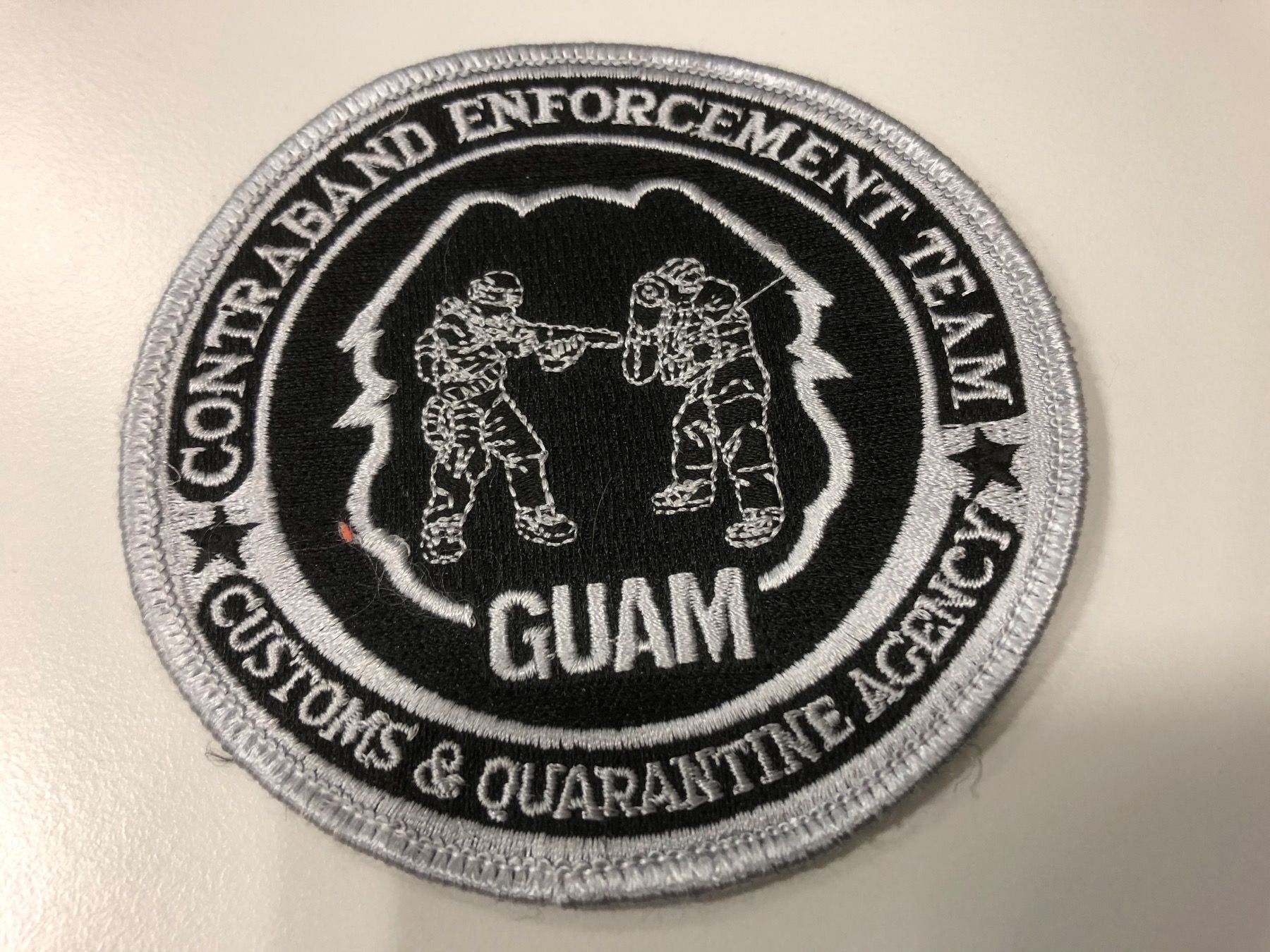 Plaketten & Abzeichen: abzeichen badge schmuggel zoll customs – Gebraucht aus Lyss von Schmuggler
