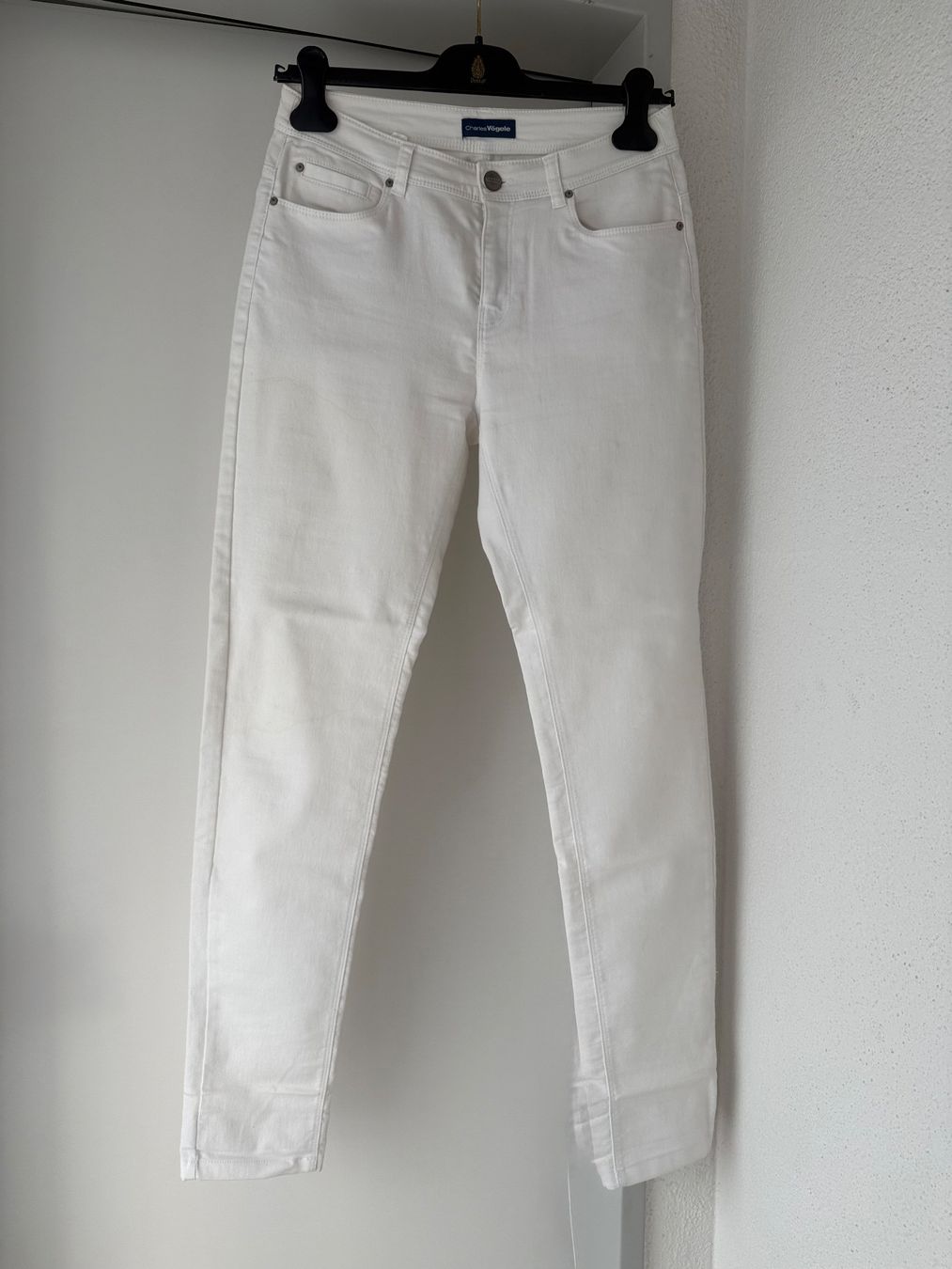 Jeans: weiße Slim-Jeans Gr.36 – D'occasion à Buchrain par nat_pl5p