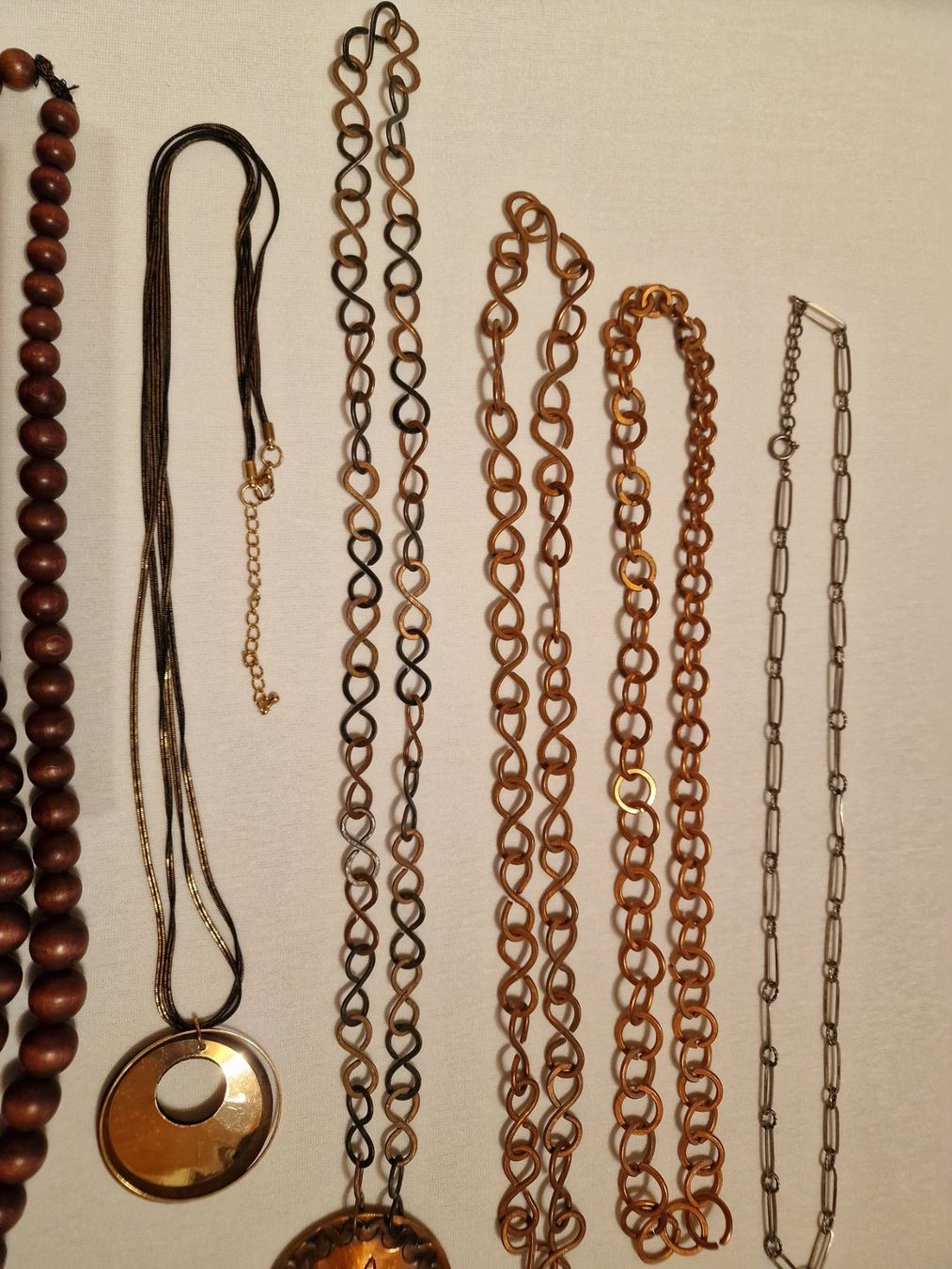 Sonstiger Schmuck: Modeschmuck  -  Konvolut von 6 Halsketten – Gebraucht aus Röthenbach i. E. von Heureka5 3
