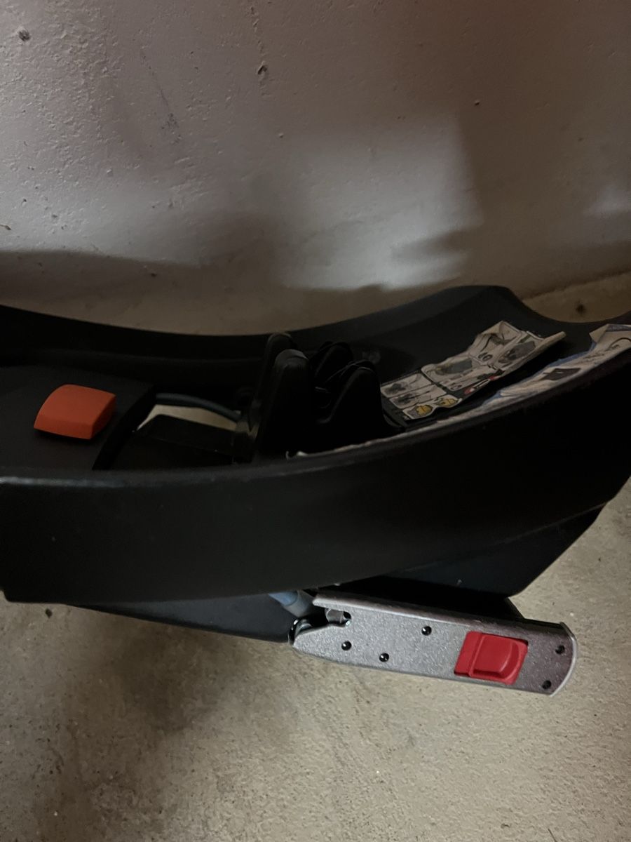 Chicco Auto-Kindersitze: Chic o siège bébé avec base Isofix – Gebraucht aus La Neuveville von Osephaishvili 3