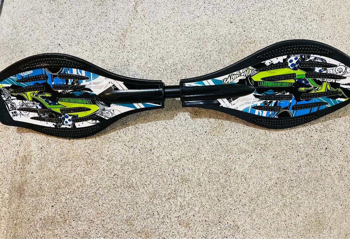 Hoverboard: Waveboard Freestyle Pro   – Nuovo (secondo la descrizione) da Winterthur venduto da mag_l8h5