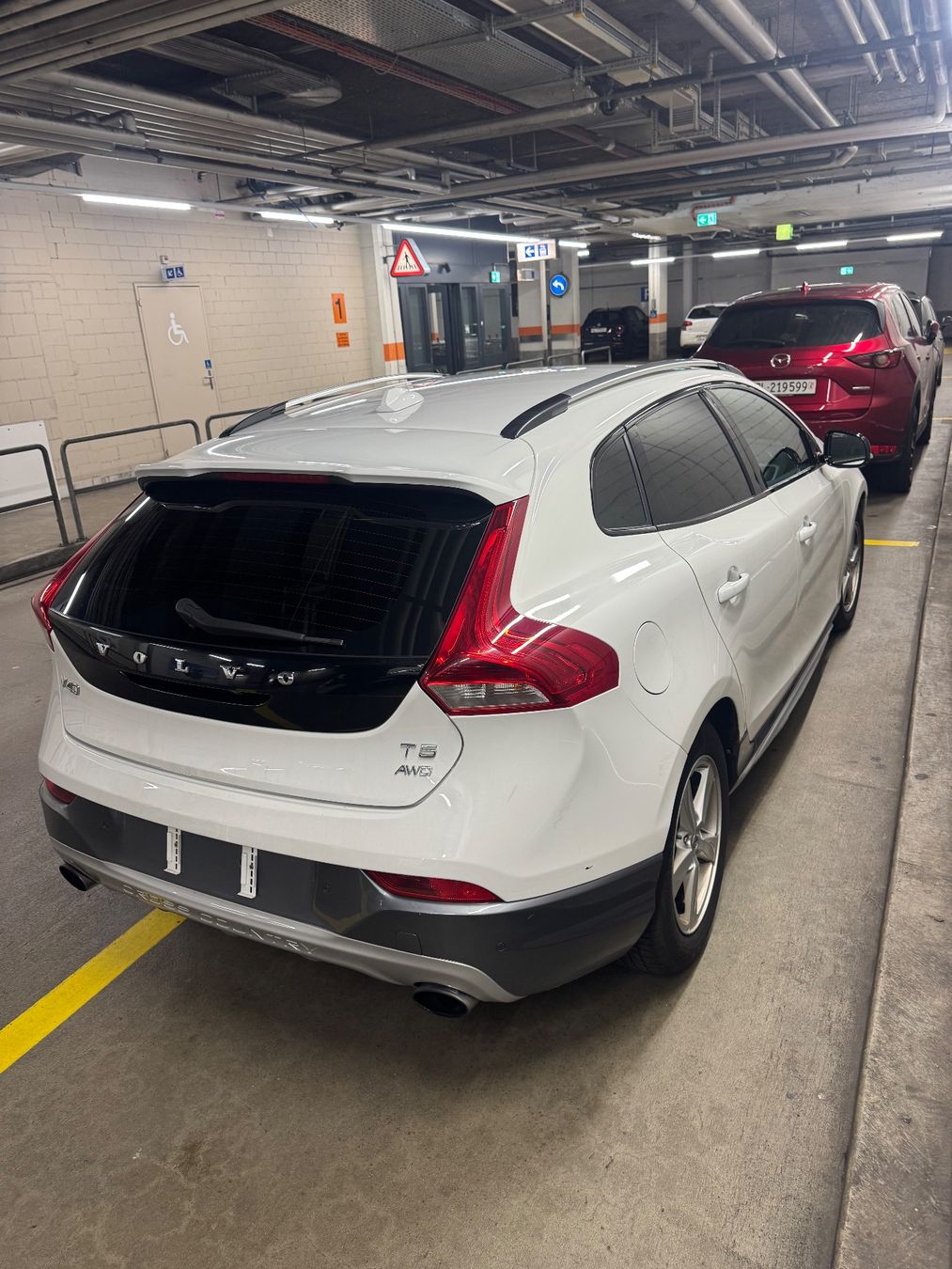 Volvo Automobili: Volvo V40 CC T5 AWD – Usato da Münchenstein venduto da krigu01 1
