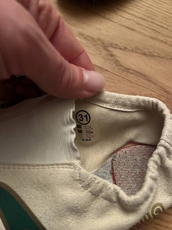 Scarpe da uomo: Iwa Kunstturnschuhe Gr. 31 – Usato da Oberwil b. Zug venduto da mic_9ct5 3