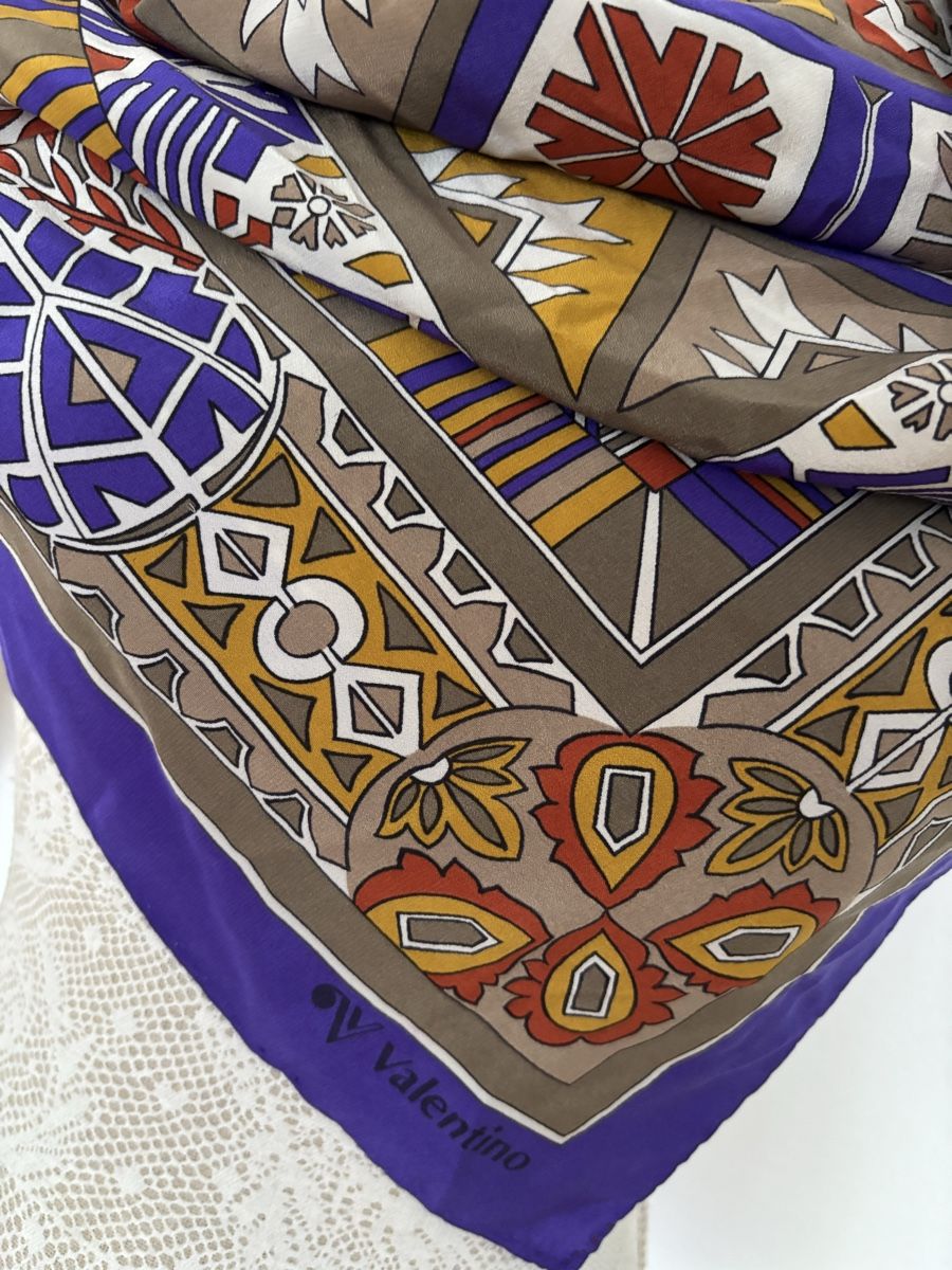 Valentino Foulard & Sciarpe: Foulard Valentino Seide – Usato da Winterthur venduto da san_wd8j 1
