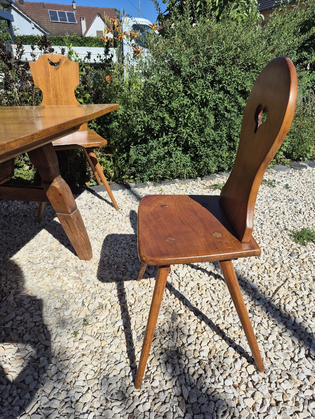 Set di tavolo e panche: Antike Bauernmöbel Tisch mit Brotfach 4 Stühle. – Nuovo (secondo la descrizione) da Schaffhausen venduto da Caroline_Stein 1