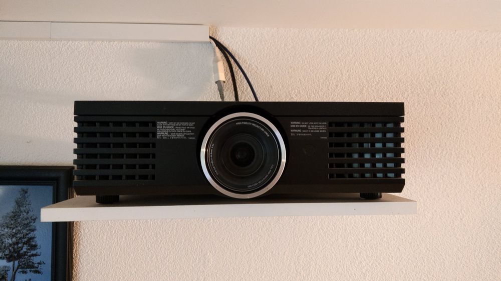 Panasonic Beamer PTAE4000E und Motorleinwand Celexon Kaufen auf Ricardo