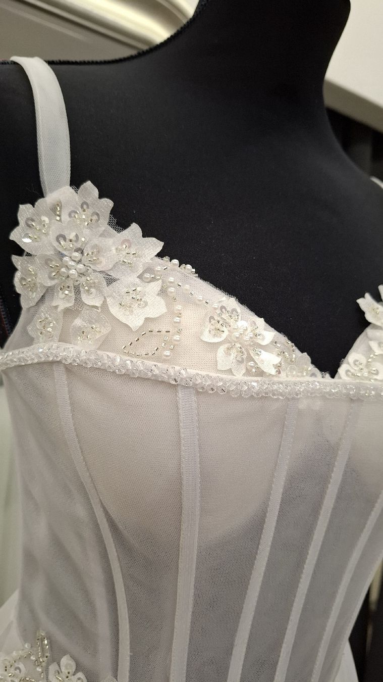 Vestiti: Brautkleid mit Corsage, Grösse 36 – Nuovo (secondo la descrizione) da Uster venduto da VMT. 3