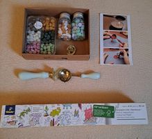 Siegelwachsset und Malpapierrolle
