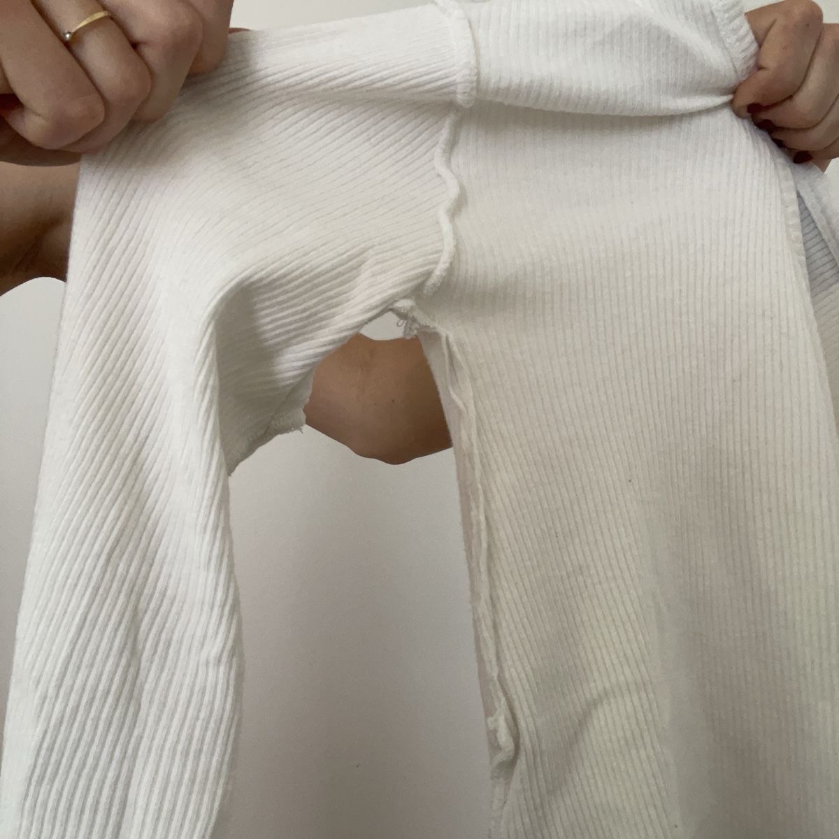 Top: Weisses Langarmshirt, Rippstrick, Gr. S, gebraucht – Usato da Baden venduto da Julikoo 3