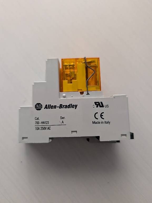 Componenti elettronici: 2x Allen-bradley 700-hn123 – Usato da Sonceboz-Sombeval venduto da michael.l 1