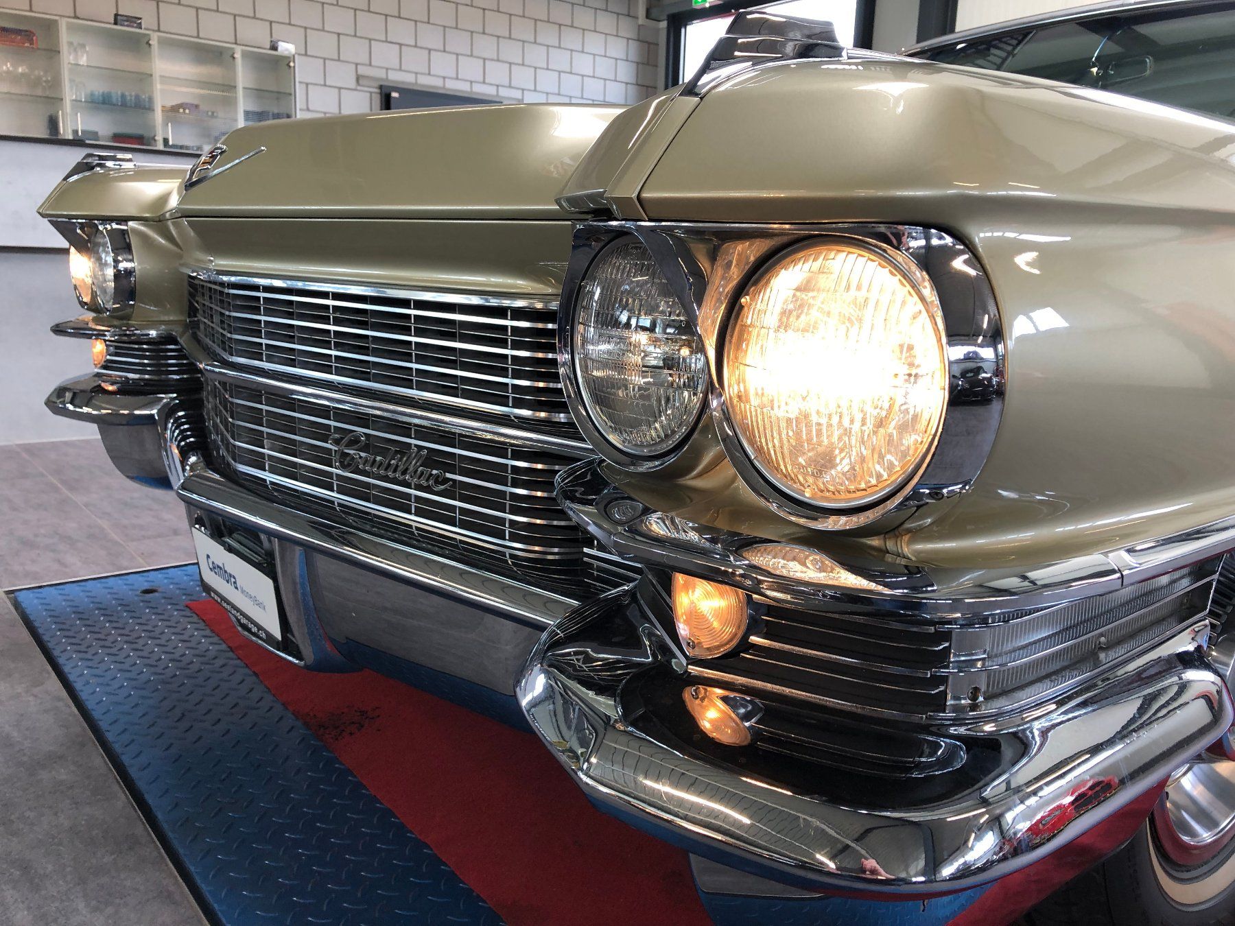 Cadillac Automobili: CADILLAC DEVILLE COUPE 6.4-V8 – Usato da Gampelen venduto da Steuer0 1