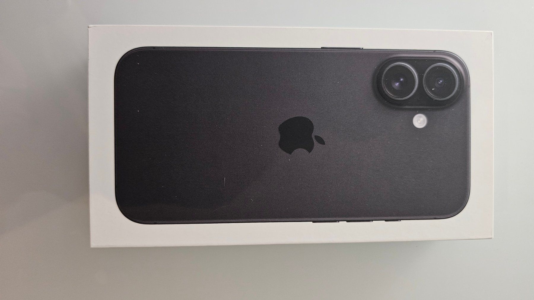 Apple Telefoni cellulari / Smartphones: iPhone 16 Schwarz 128 GB – Nuovo e nell'imballaggio originale da Gibswil venduto da bingyao58
