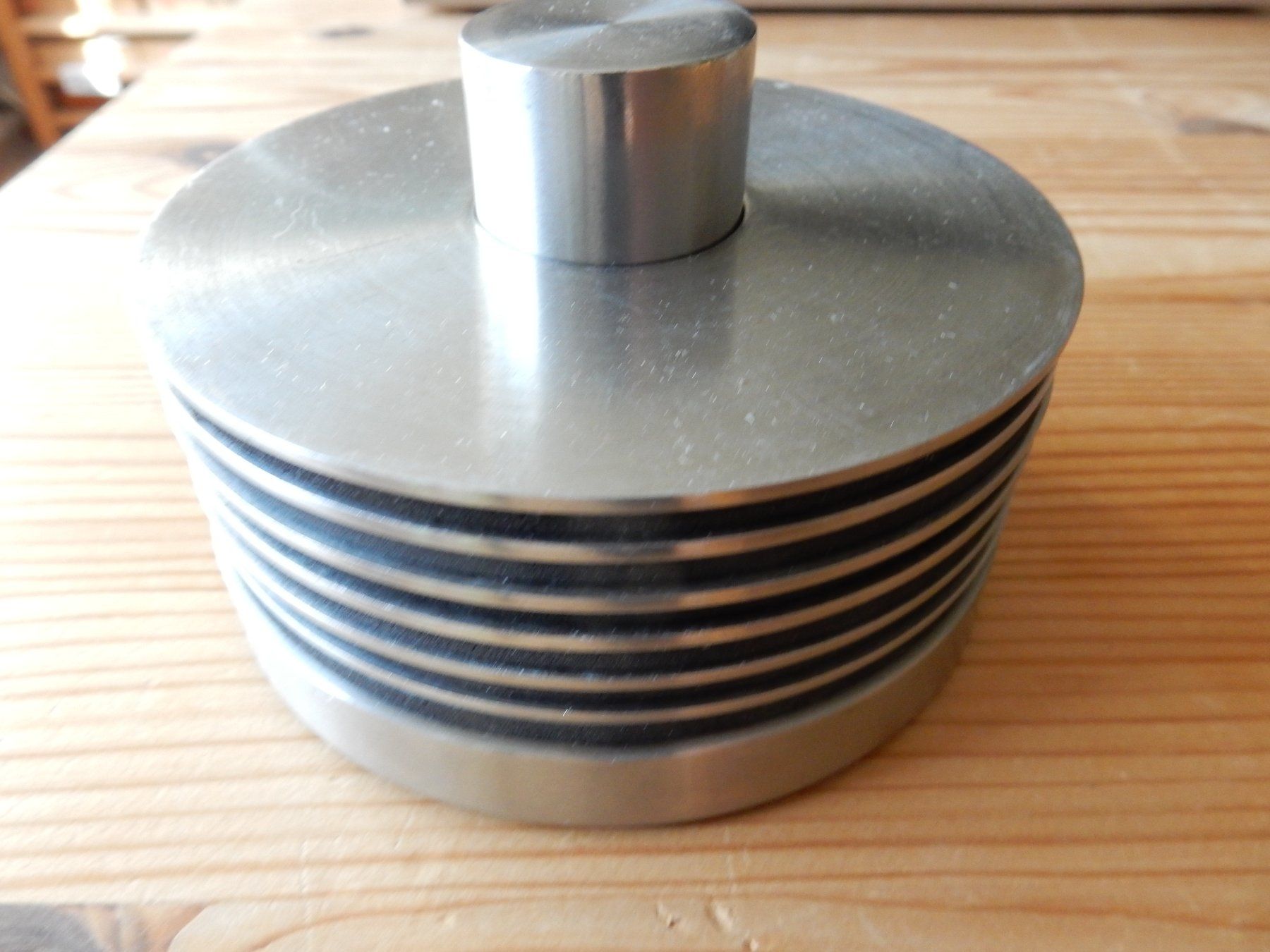 Sottobicchieri: 6 Design Untersetzer Metall Glasuntersetzer mit Halter – Usato da Jona venduto da simongarden