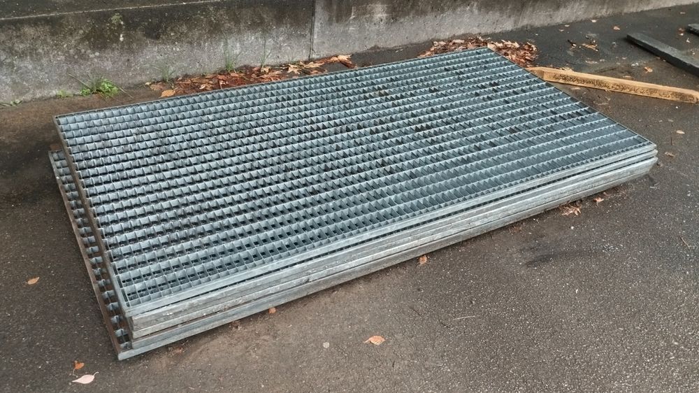Lichtschachtrost Gitter Rost Zaun (Gebraucht) in Kräiligen für CHF 25 ...