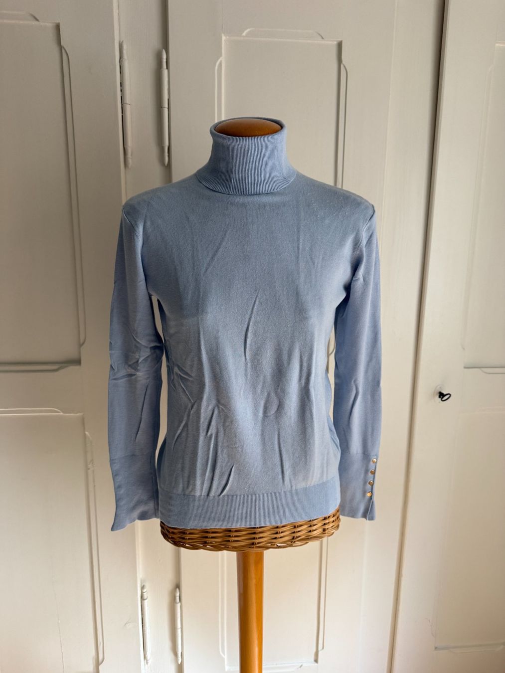 Zara Pulls & Sweat-shirts: ZARA - Feinstrick Rollkragenpullover hellblau L – D'occasion à Zürich par Diazaio