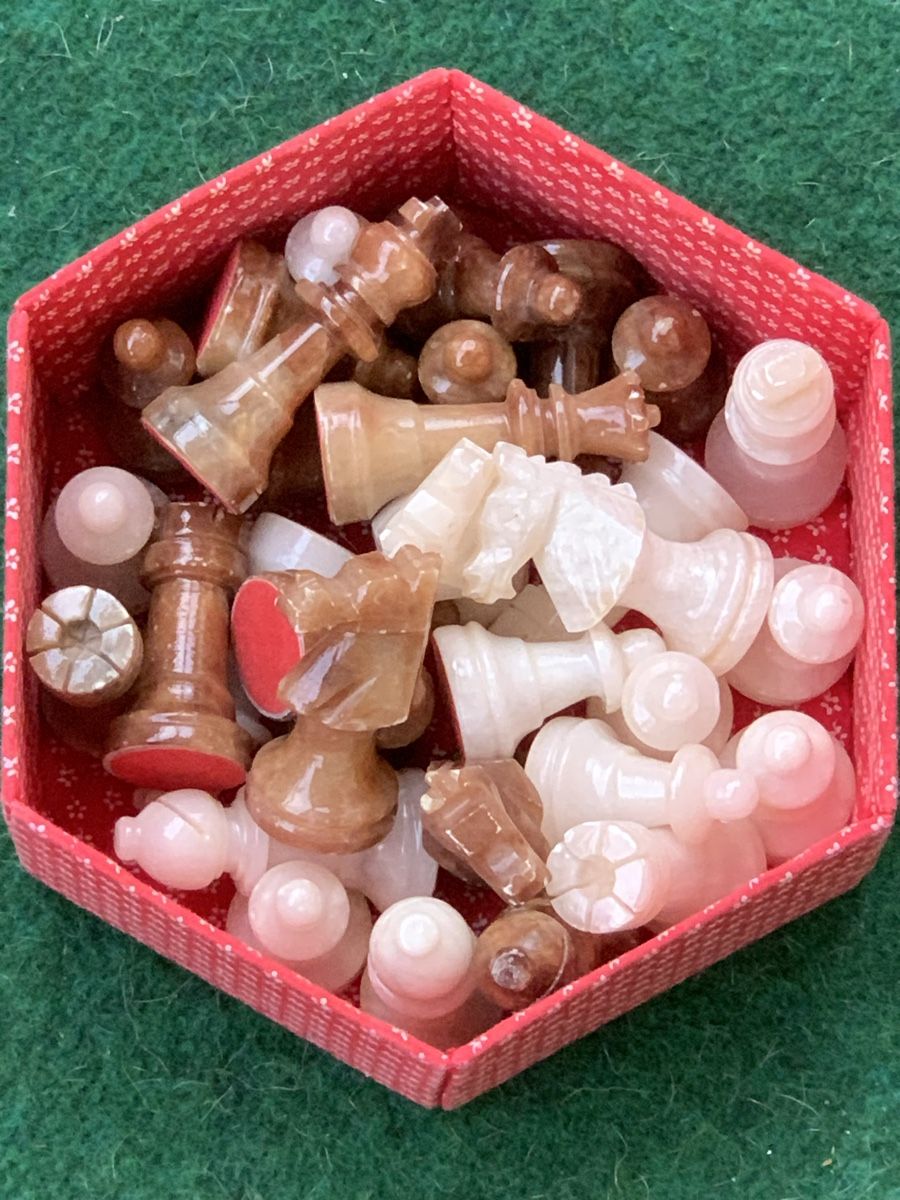Giochi: Schachbrett „MARMOR“ mit Figuren – Usato da Wangen b. Olten venduto da Finolino28 7