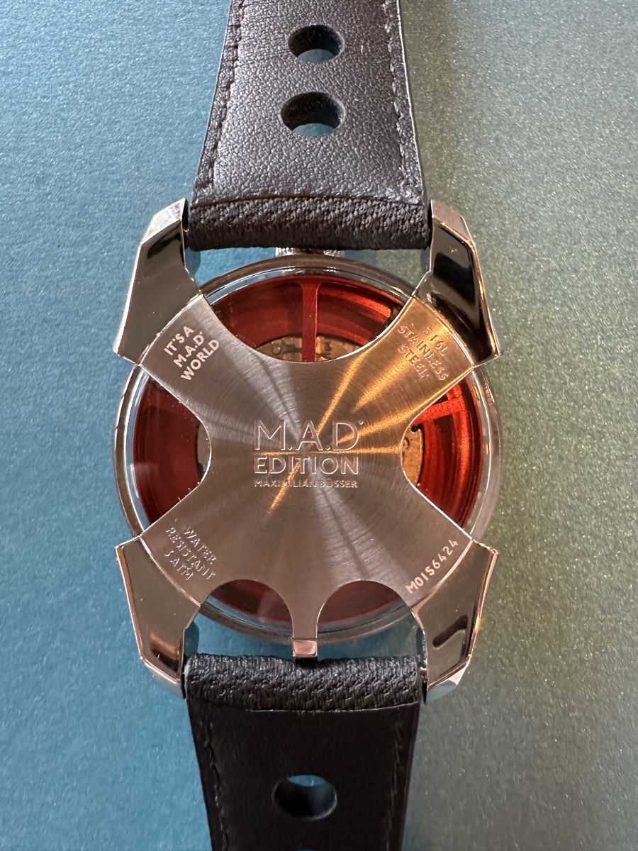 MB&F Orologi: MB&F M.A.D. Edition Red – Nuovo e nell'imballaggio originale da St. Moritz venduto da par_flp6 4