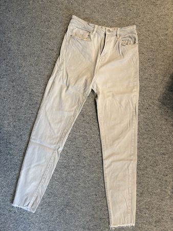 Leichte Stradivarius Sommer Hose in Beige, Grösse 38