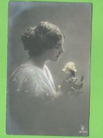 Alte Ansichtskarte, Dame mit Rose, 1913, Luzern.