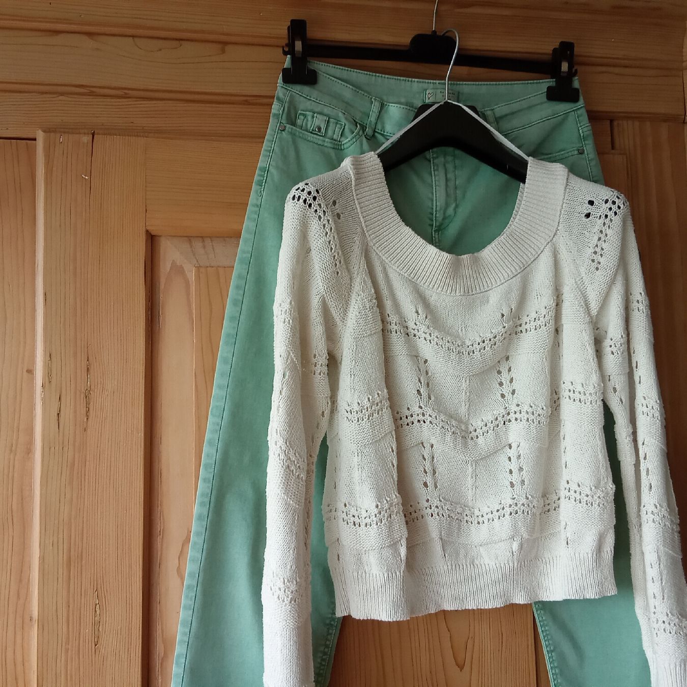 Lotti di vestiti: Da.-Hose grün: CHF 8.-- / cremefarb. Pullover CHF 6.-- – Usato da Frauenfeld venduto da clausi