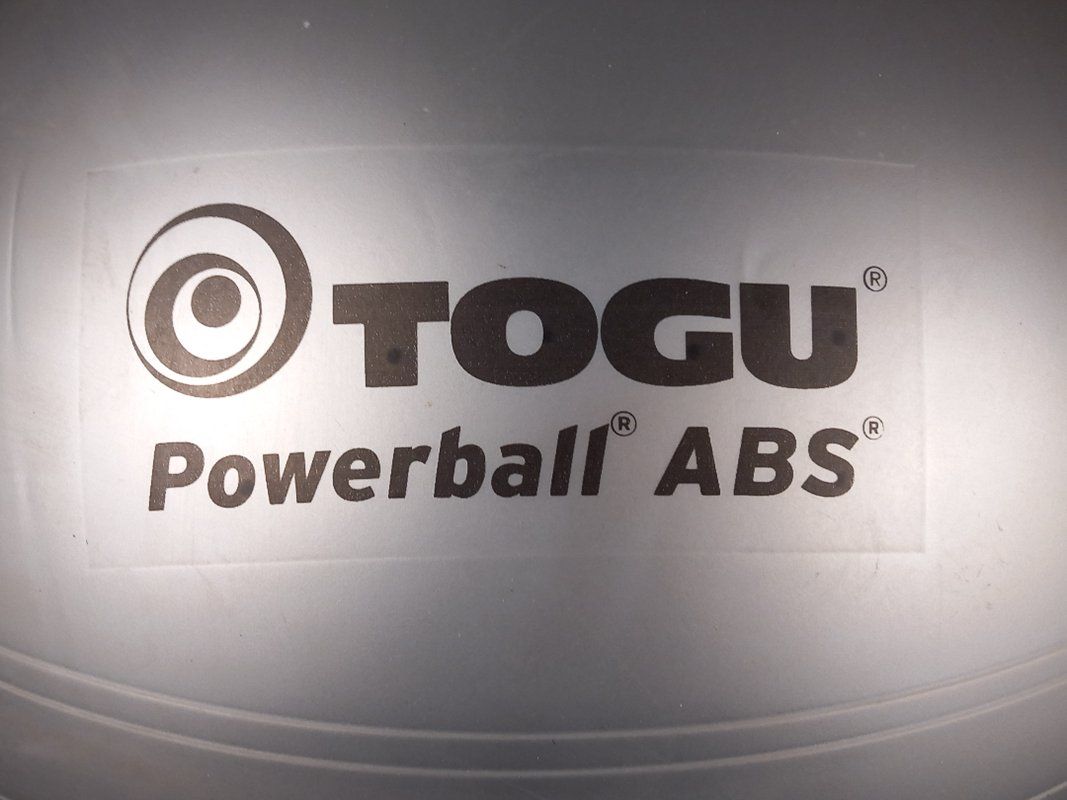 Togu Palloni: TOGU Sitzball, silbrig – Usato da Hünenberg venduto da Restwert_Zug 1