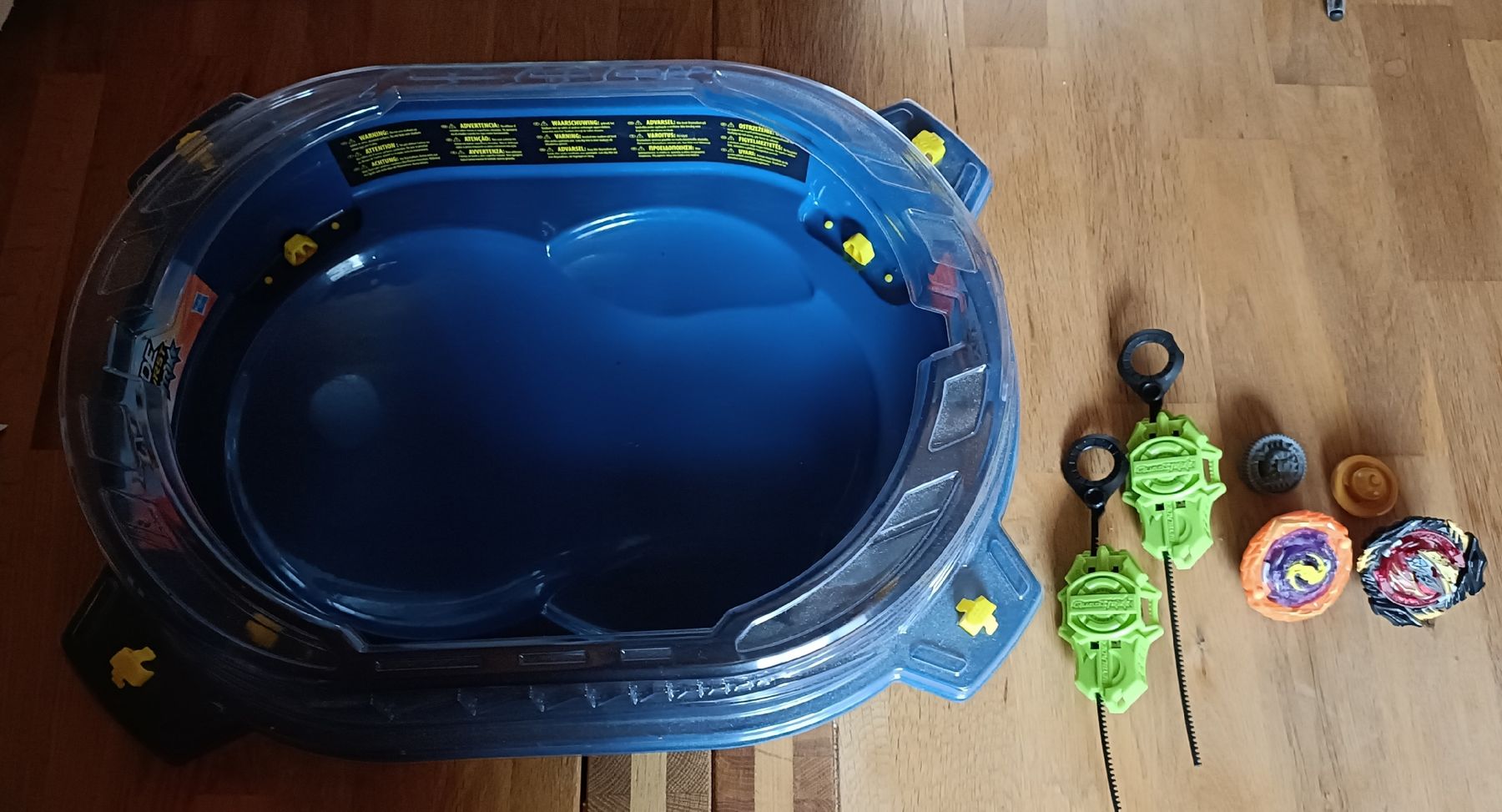 Jouets: Arènes avec Toupies – D'occasion à Glovelier par rus_jk5v 1
