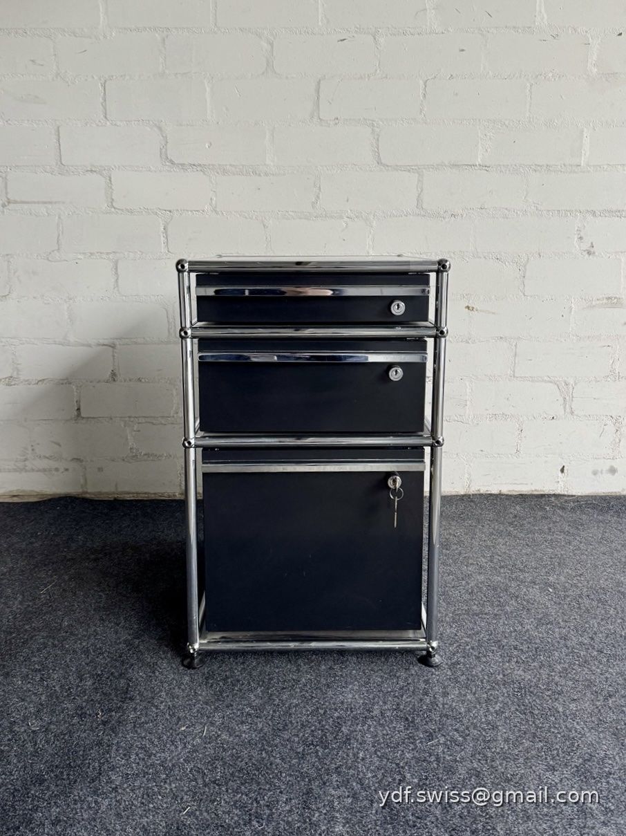 USM Banconi: USM Haller Korpus – Usato da Liestal venduto da Design_Wardrobe