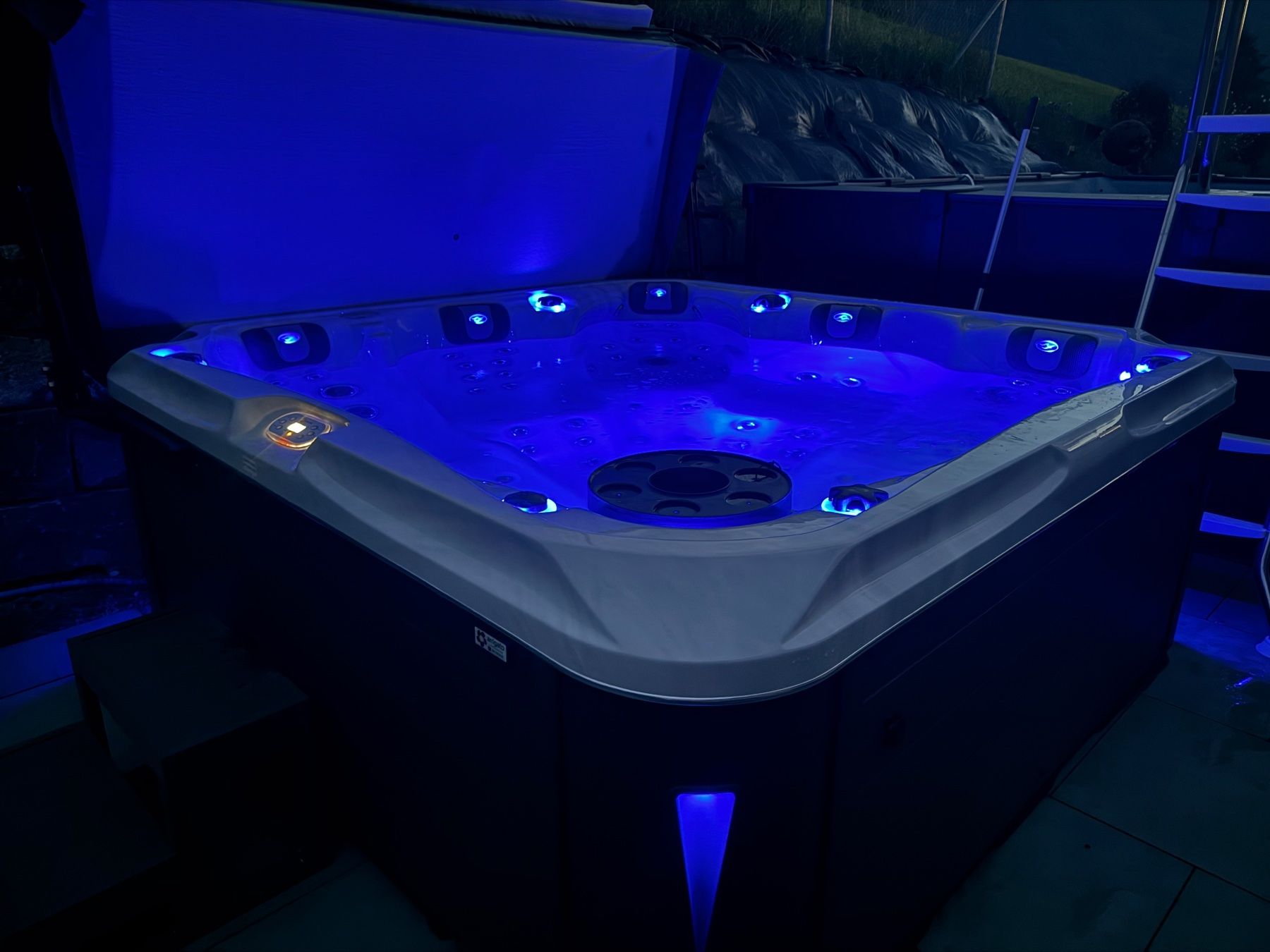 Whirlpool: Whirlpool Malibu Premium Version von Arrigato – Usato da Höfen b. Thun venduto da Tradeseller