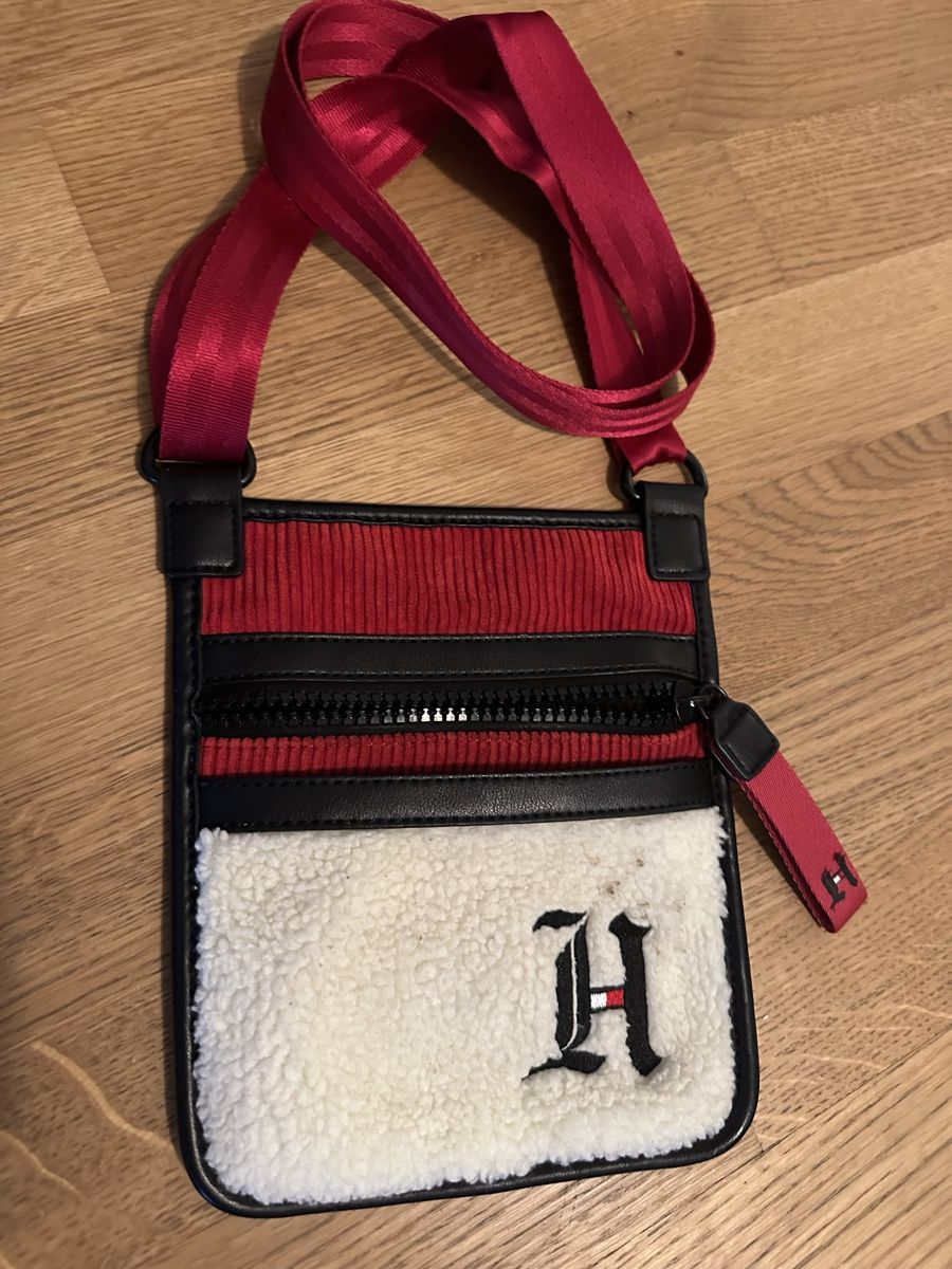 Tommy Hilfiger Borse: Tasche Tommy Hilfiger – Usato da Uster venduto da Ninii003