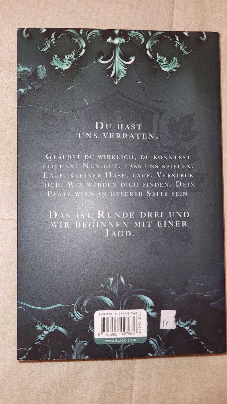 Bücher: Buch VENATOR Black Edition – Gebraucht aus Horgenberg von Klatschmohnmaria 1