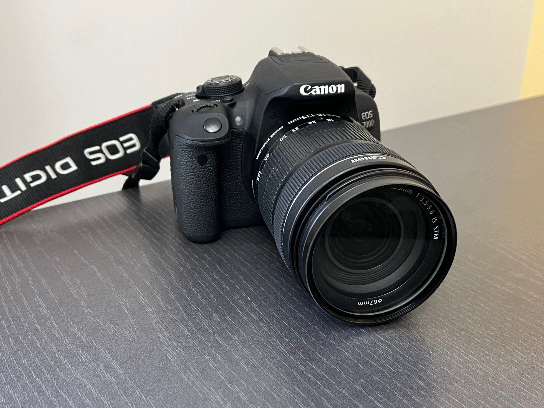 Canon Kamera: Digitale Spiegelreflexkamera Canon EOS 700D – Gebraucht aus Niederuzwil von Sonne026