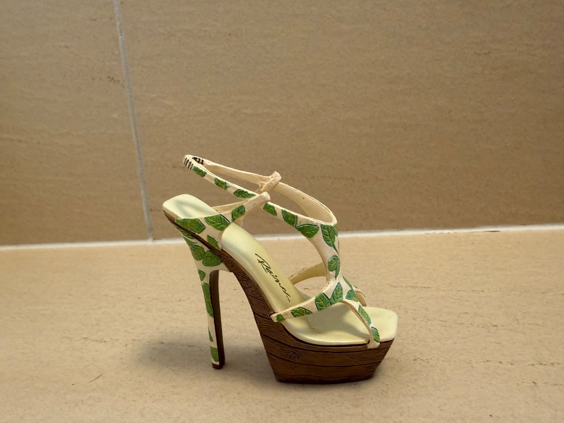 Tutte le decorazioni: Deko Schuh Figur Raines Blattmuster – Usato da Reinach BL venduto da 15Miiine16