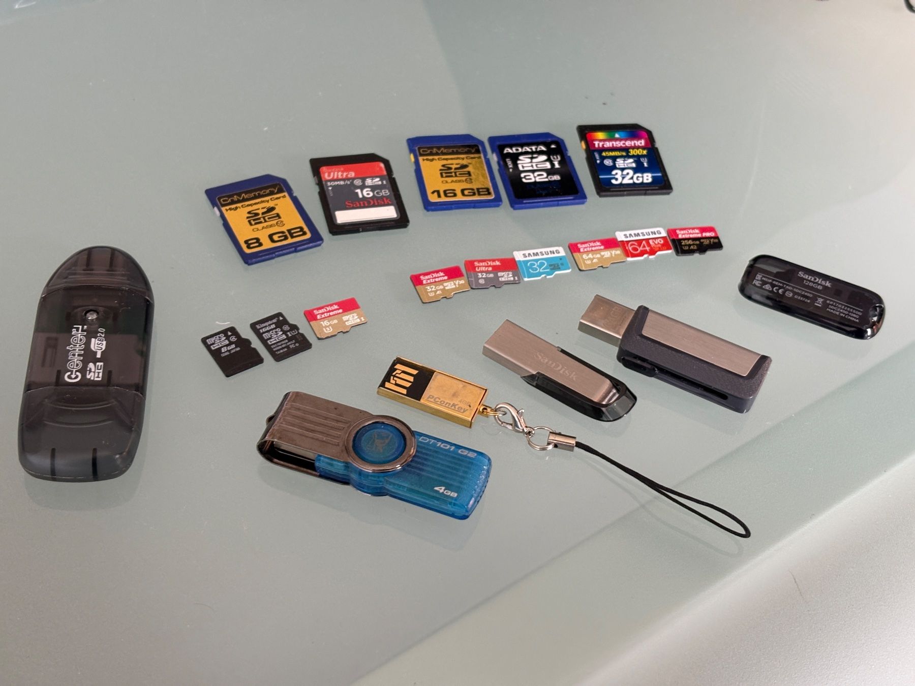 Chiavette USB: Verschiedene SD- / microSD-Karten und USB Sticks – Usato da Dietikon venduto da The-Star-Shop 1